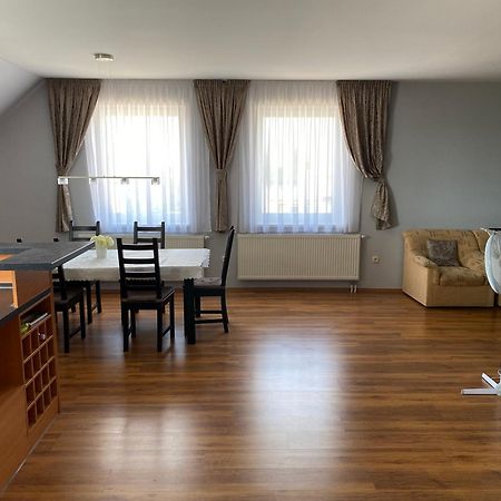 Spacious Apartment In Town Centre Nové Zámky エクステリア 写真