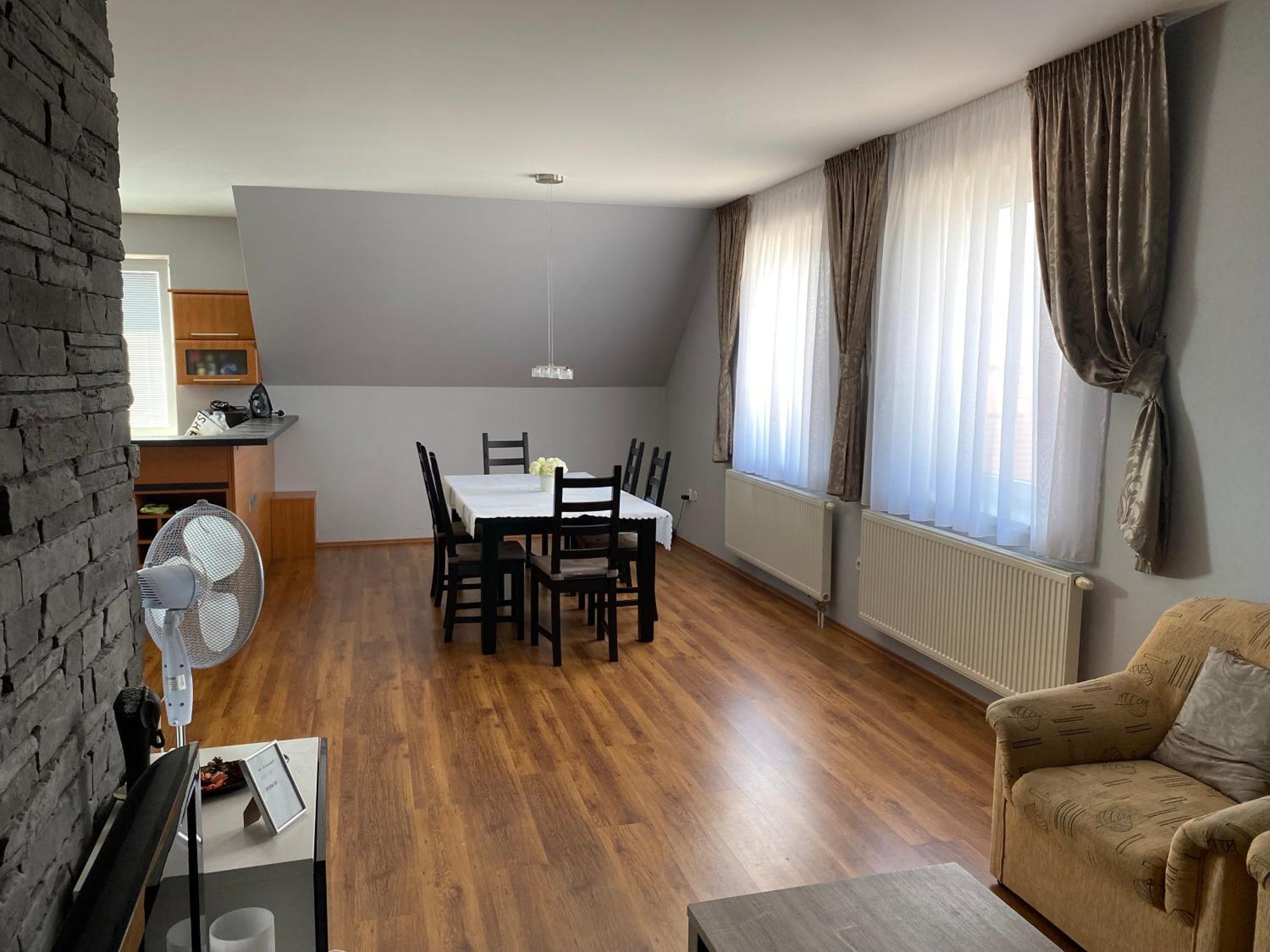 Spacious Apartment In Town Centre Nové Zámky エクステリア 写真