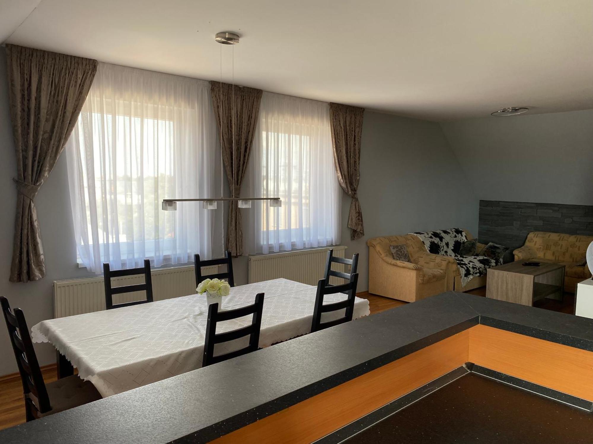 Spacious Apartment In Town Centre Nové Zámky エクステリア 写真