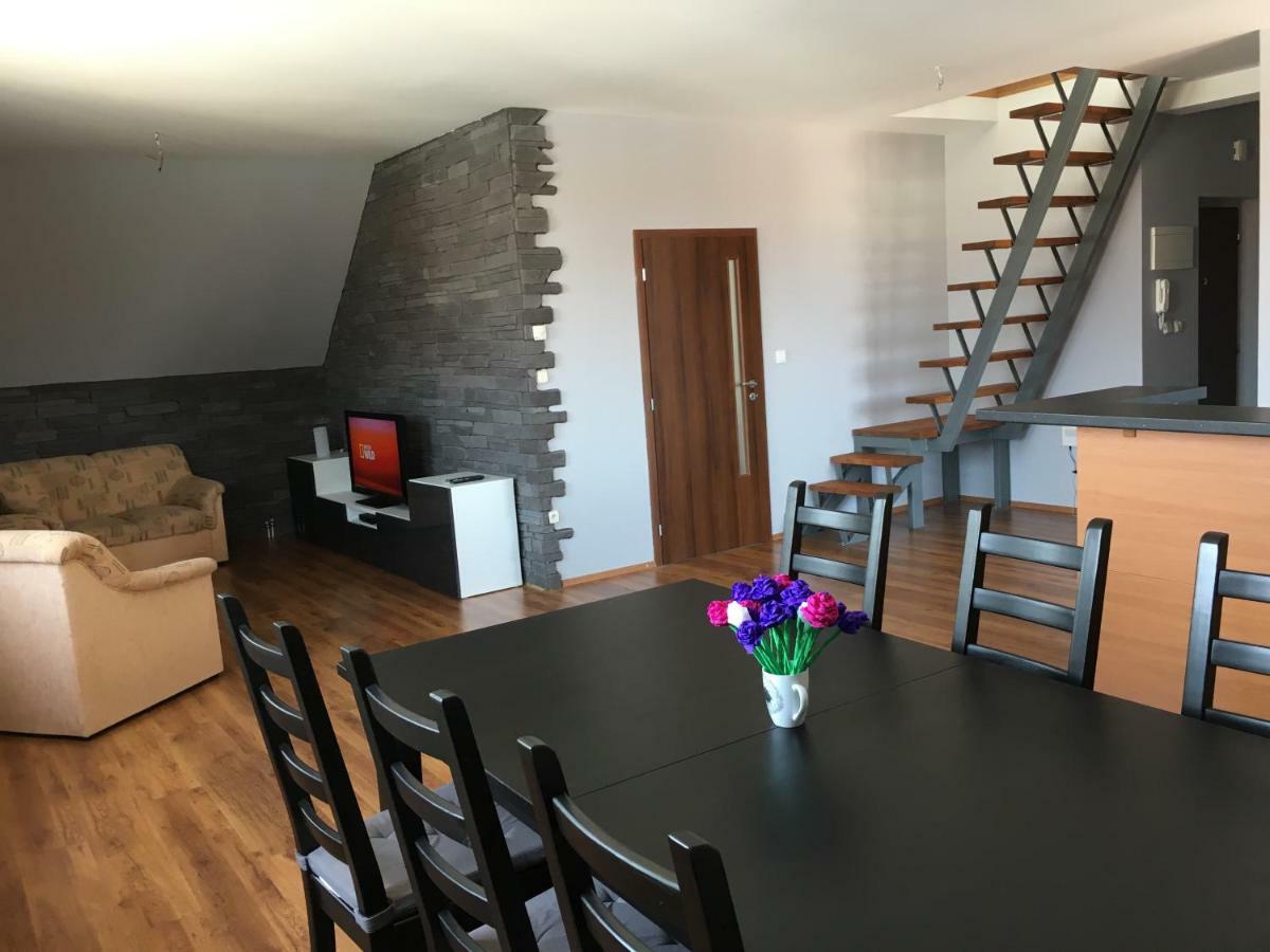 Spacious Apartment In Town Centre Nové Zámky エクステリア 写真