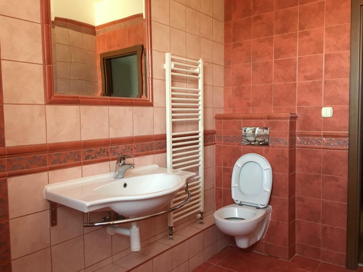 Spacious Apartment In Town Centre Nové Zámky エクステリア 写真